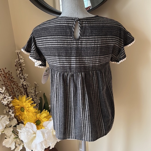 NWT THML Rust, Black & White Short Ruffle Sleeve Top. Size XS - Picture 2 of 4